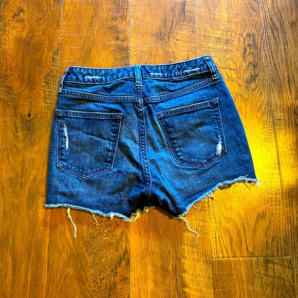 ⭐️2/$12 Gap 1969 Slim Cut-Offs Jean Shorts!! 💙 - Picture 2 of 4